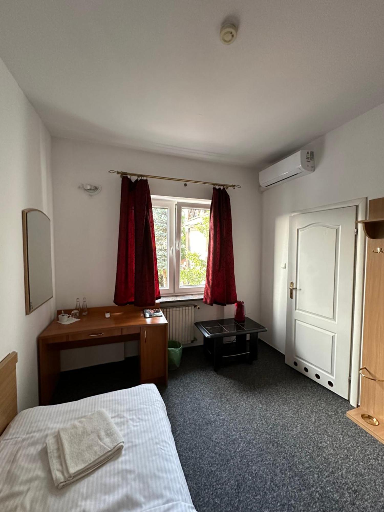 Lezzet B&B Pokoj Goscinny & Turkishrestaurant Warsaw Exterior photo